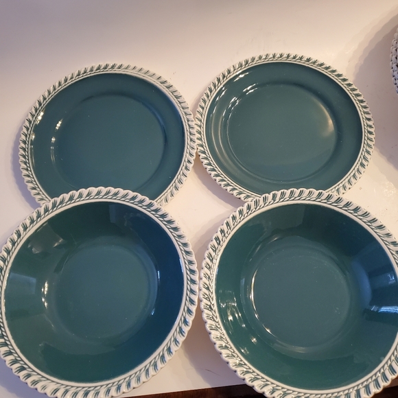 8 Piece Vintage Harkerware Pottery Pate sur Pate Plates Bowls Cups Mid-century - Picture 9 of 13